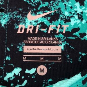 Nike women’s Dri-fit capri leggings.